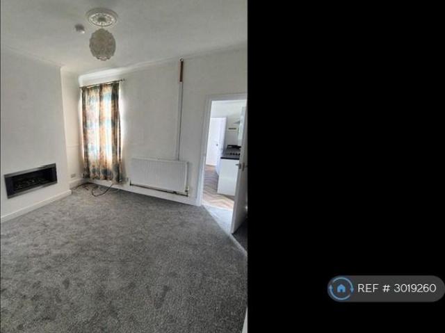 2 bedroom end of terrace house to rent