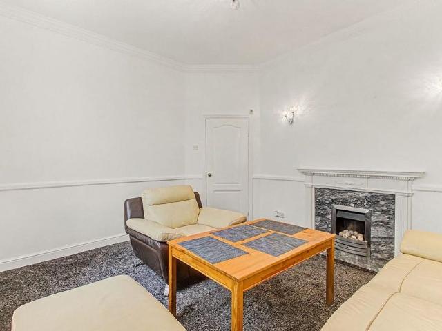 2 bedroom end of terrace house to rent