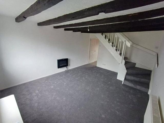 2 bedroom end of terrace house to rent