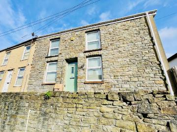 2 bedroom end of terrace house to rent