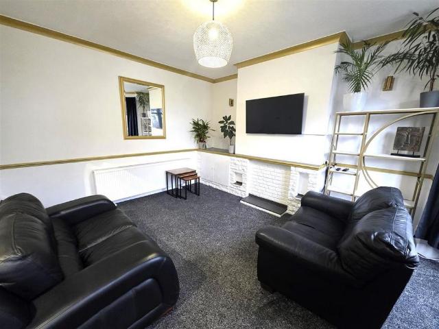 2 bedroom end of terrace house to rent
