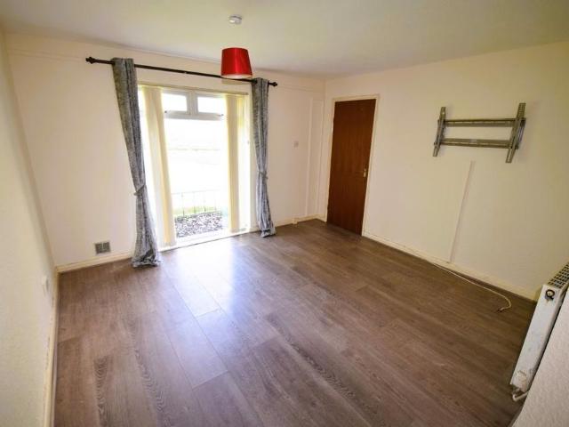 2 bedroom end of terrace house to rent