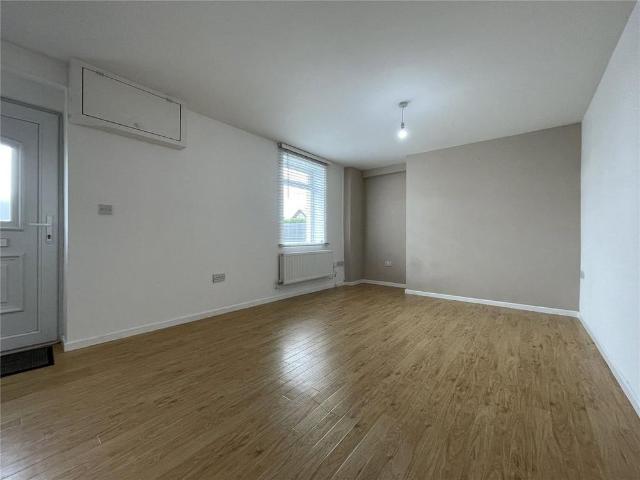 2 bedroom end of terrace house to rent