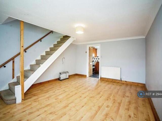 2 bedroom end of terrace house to rent