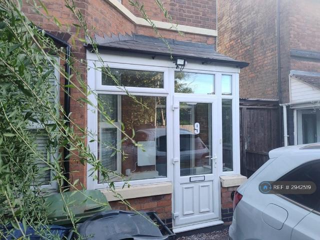 2 bedroom end of terrace house to rent