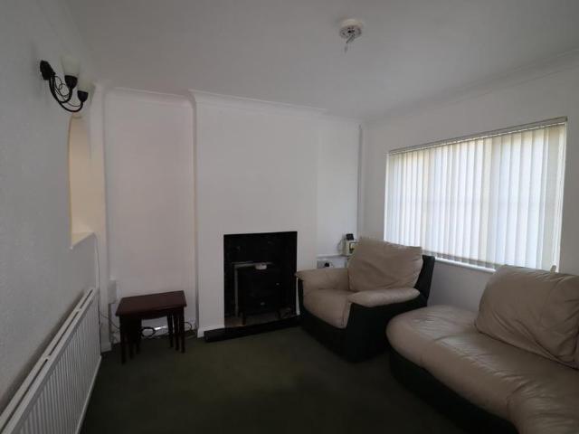 2 bedroom end of terrace house to rent