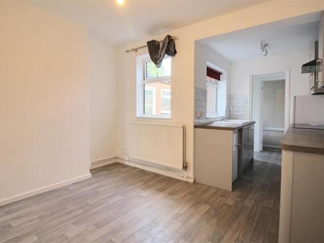 2 bedroom end of terrace house to rent