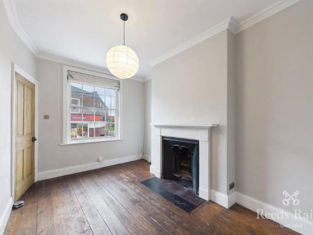 2 bedroom end of terrace house to rent