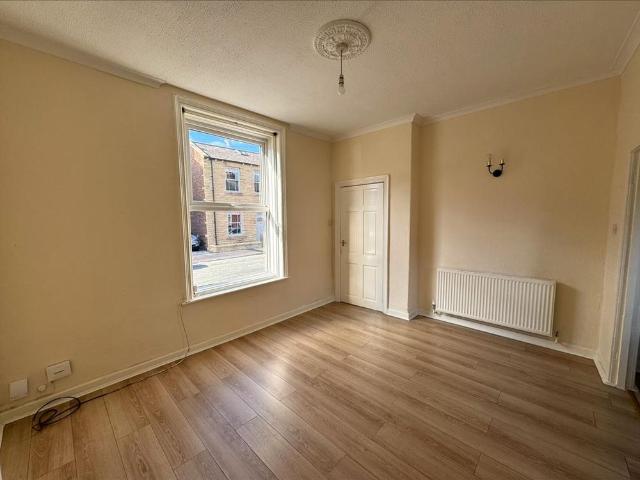 2 bedroom end of terrace house to rent