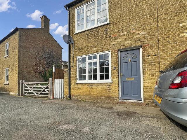 2 bedroom end of terrace house to rent