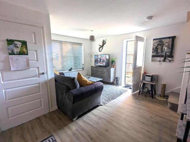 2 bedroom end of terrace house to rent