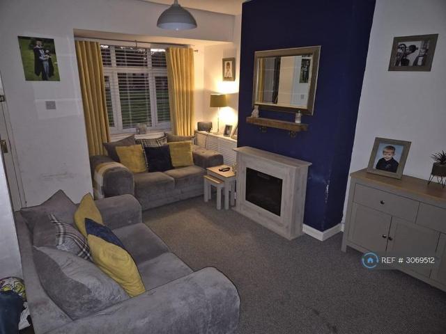 2 bedroom end of terrace house to rent