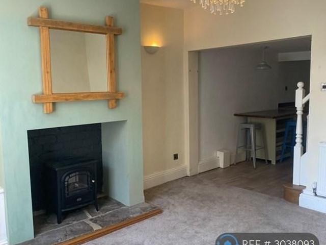 2 bedroom end of terrace house to rent