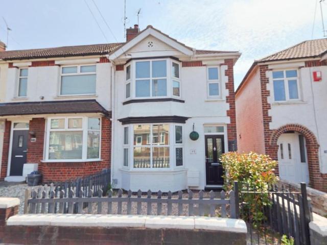 2 bedroom end of terrace house to rent