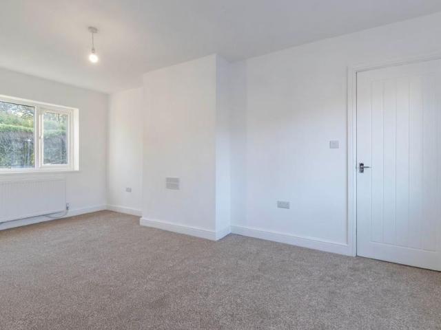 2 bedroom end of terrace house to rent