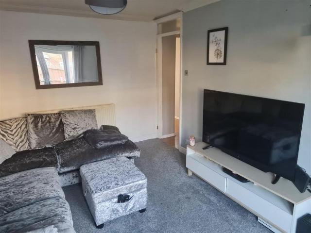 2 bedroom end of terrace house to rent