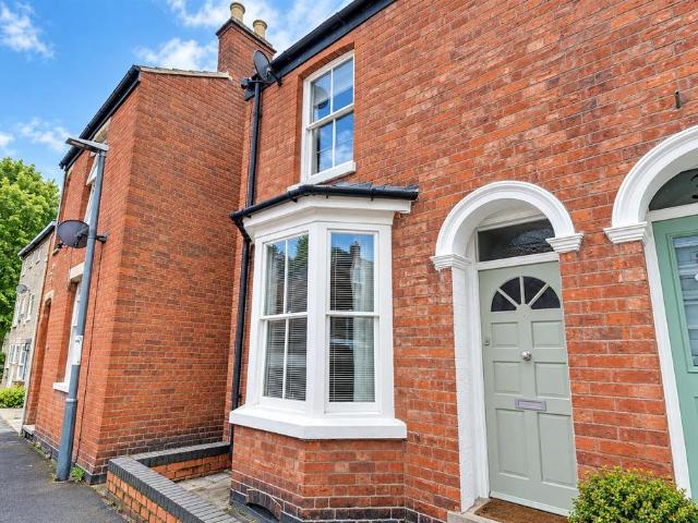 2 bedroom end of terrace house to rent