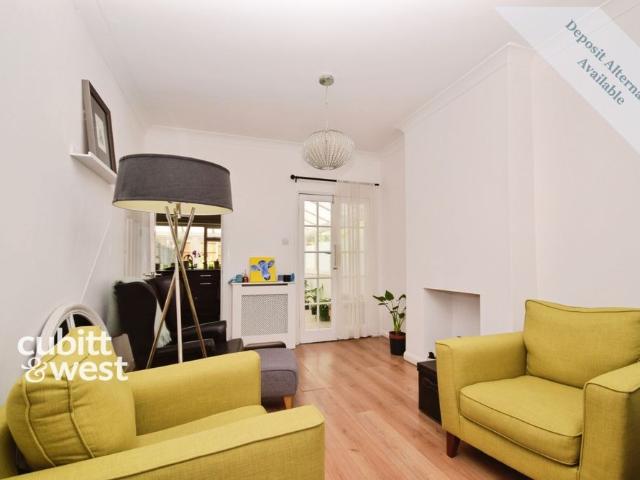 2 bedroom end of terrace house to rent