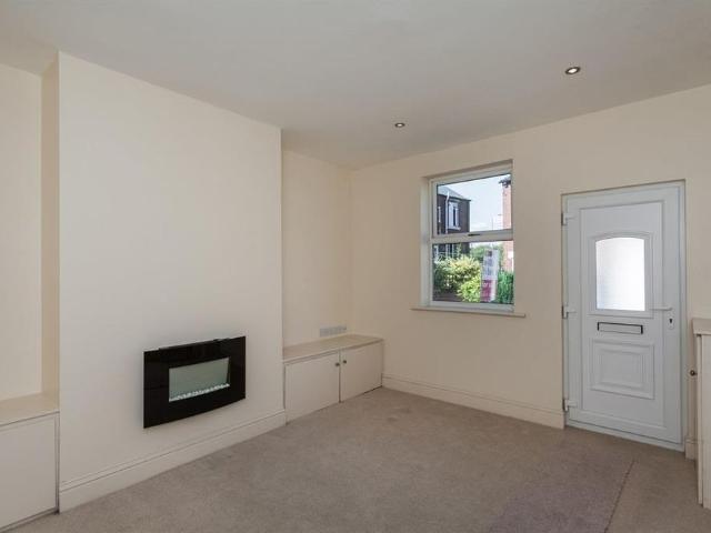 2 bedroom end of terrace house to rent