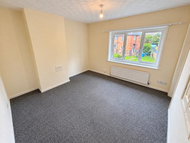 2 bedroom end of terrace house to rent