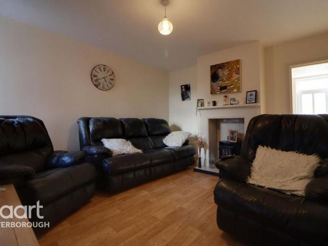 2 bedroom end of terrace house to rent