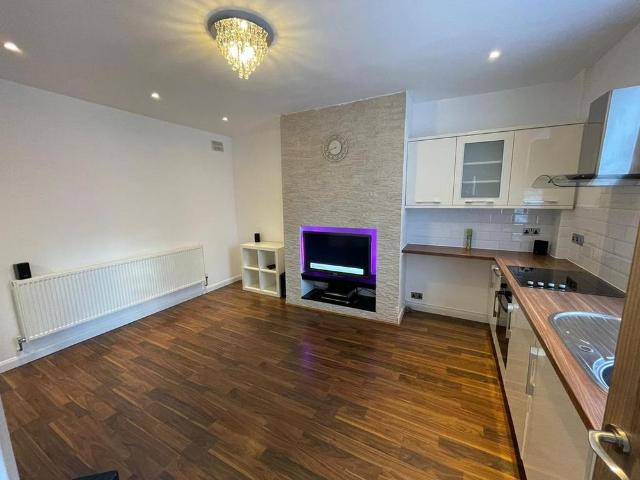 2 bedroom end of terrace house to rent