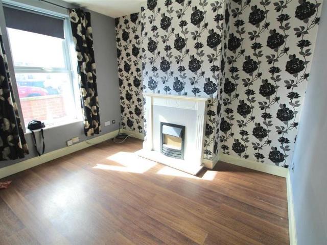 2 bedroom end of terrace house to rent