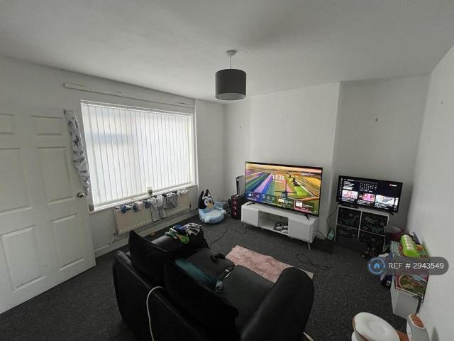 2 bedroom end of terrace house to rent