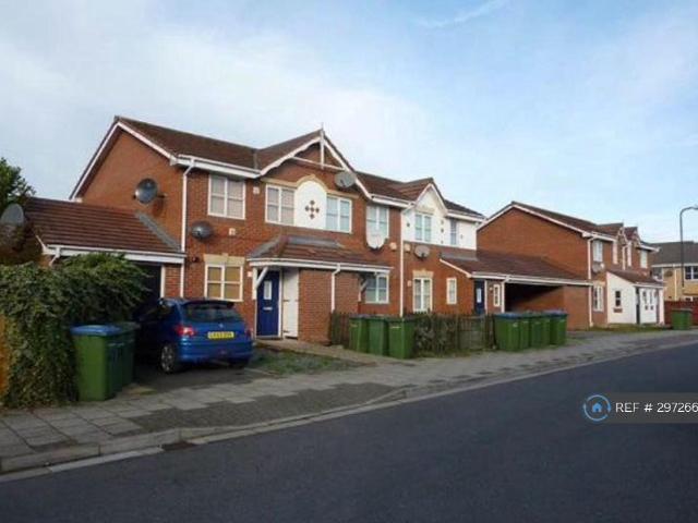 2 bedroom end of terrace house to rent