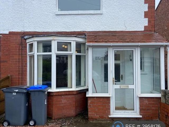 2 bedroom end of terrace house to rent