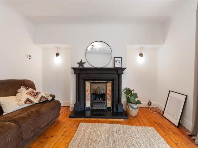 2 bedroom end of terrace house to rent
