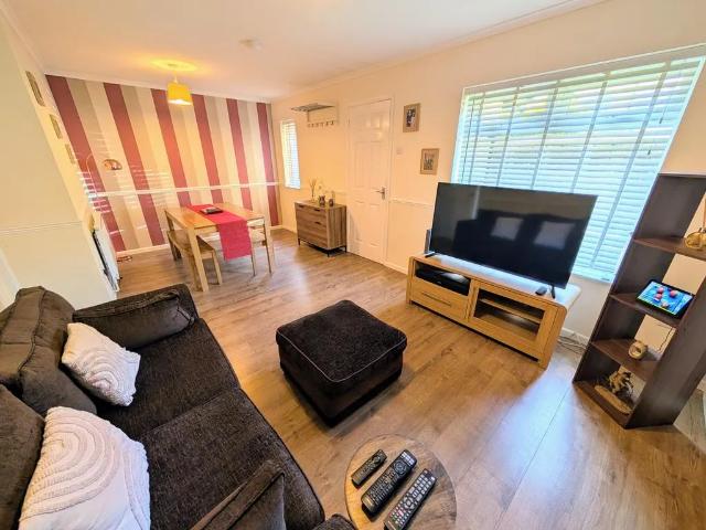 2 bedroom end of terrace house to rent
