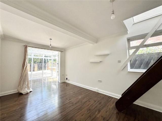 2 bedroom end of terrace house to rent