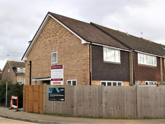 2 bedroom end of terrace house to rent