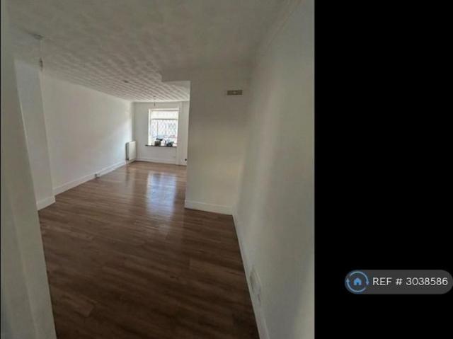 2 bedroom end of terrace house to rent