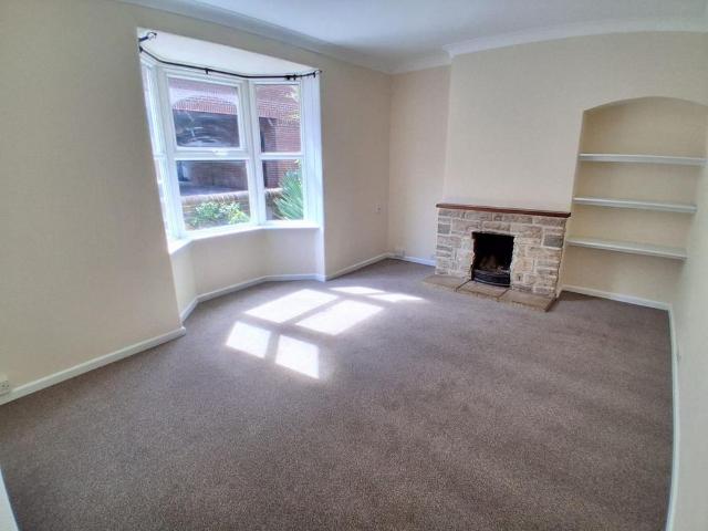 2 bedroom end of terrace house to rent