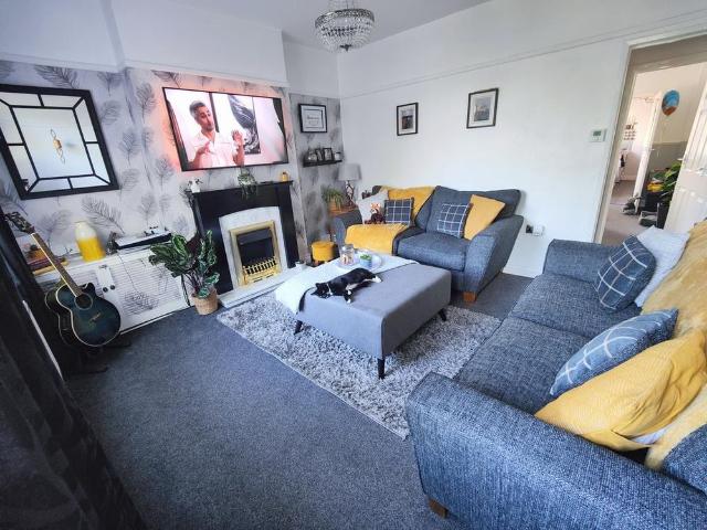 2 bedroom end of terrace house to rent