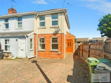 2 bedroom end of terrace house to rent