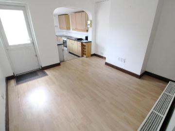 2 bedroom end of terrace house to rent