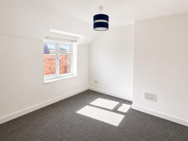 2 bedroom end of terrace house to rent