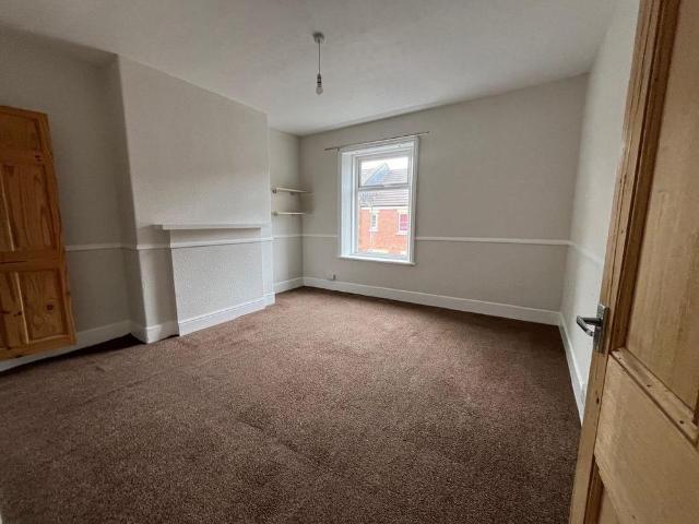 2 bedroom end of terrace house to rent
