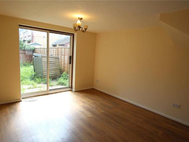 2 bedroom end of terrace house to rent
