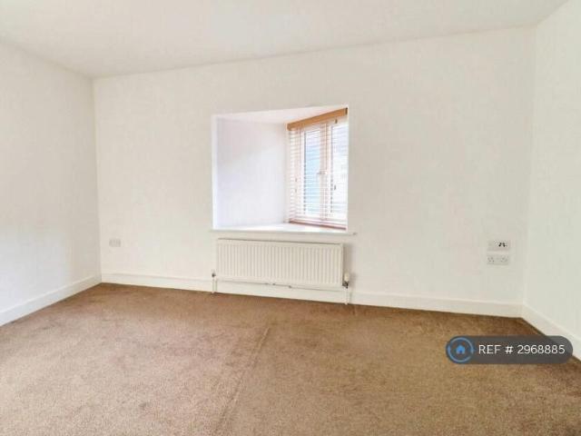 2 bedroom end of terrace house to rent