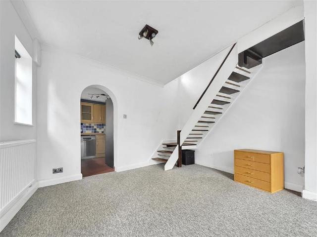2 bedroom end of terrace house to rent