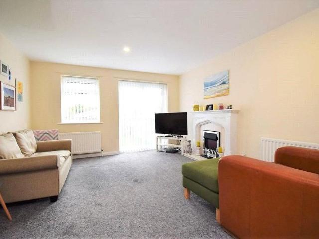 2 bedroom end of terrace house to rent