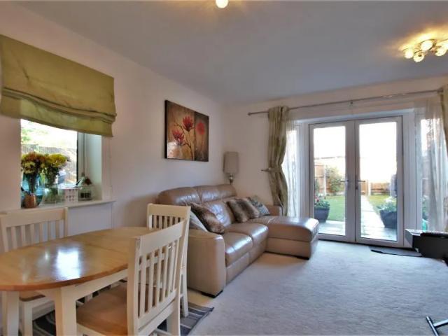 2 bedroom end of terrace house to rent