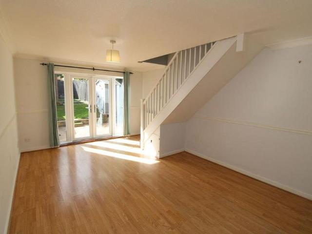 2 bedroom end of terrace house to rent