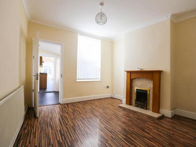 2 bedroom end of terrace house to rent