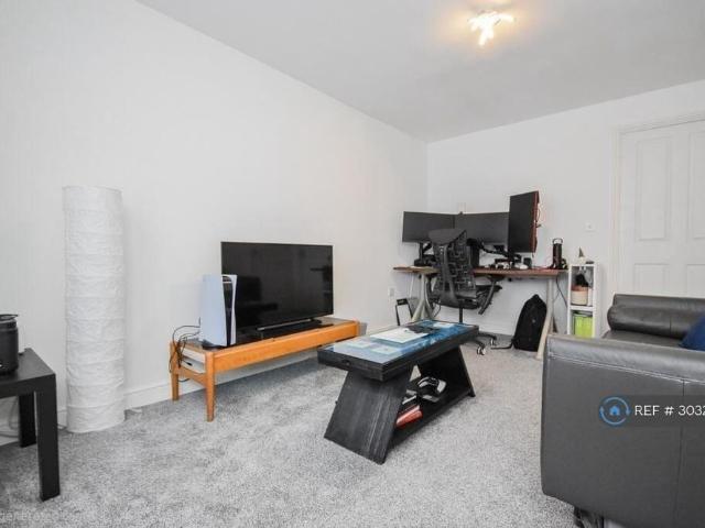 2 bedroom end of terrace house to rent