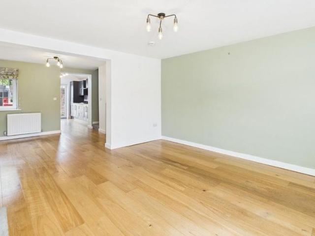 2 bedroom end of terrace house to rent